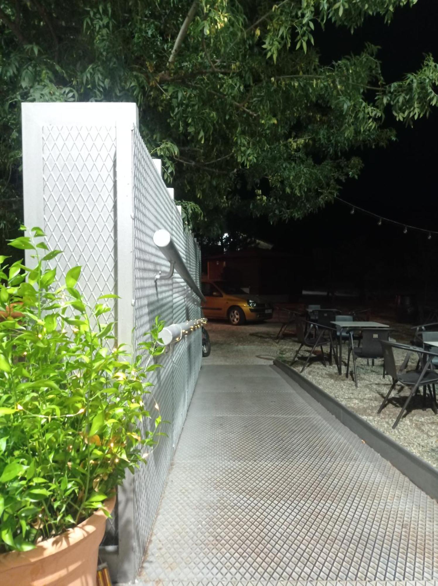 Albergue & Cafeteria Via De La Plata Hervás Dış mekan fotoğraf